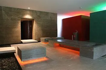 Belmont Apartment *